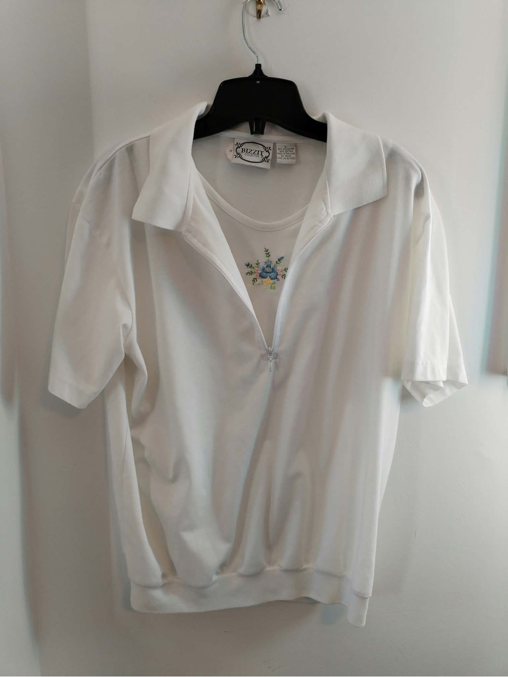 Women’s VintageWhite Short-Sleeve Polo with Floral Crewneck Detail - L